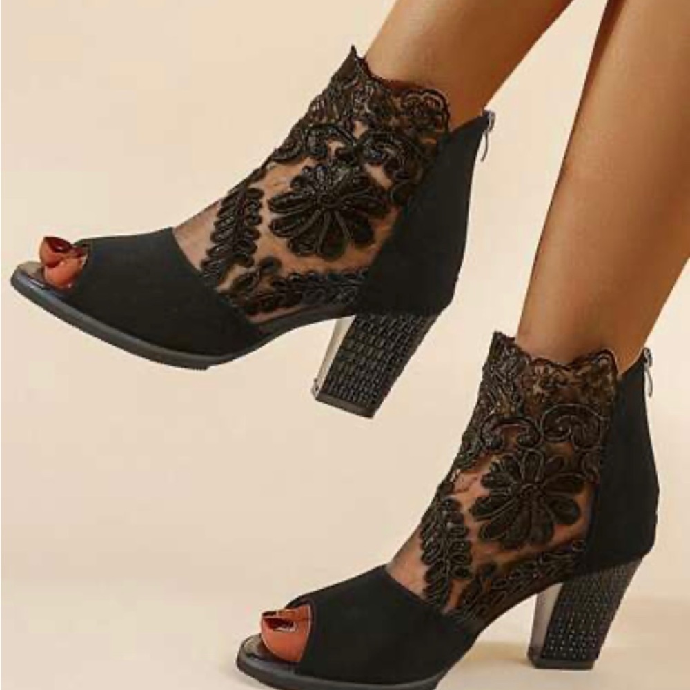 Black heels size 11.  New without tags